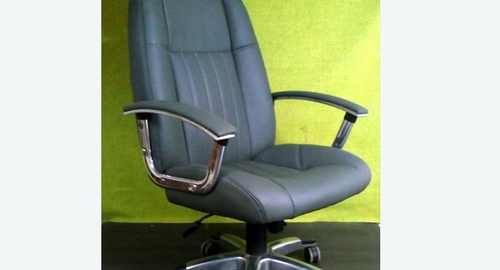 Перетяжка офисного кресла кожей. Зерноград